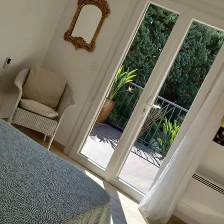 Avec Jardin Et Piscine